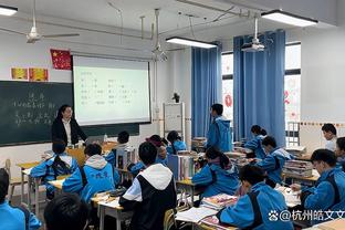 瞎投！克莱半场8中2&三分7中1拿7分2篮板